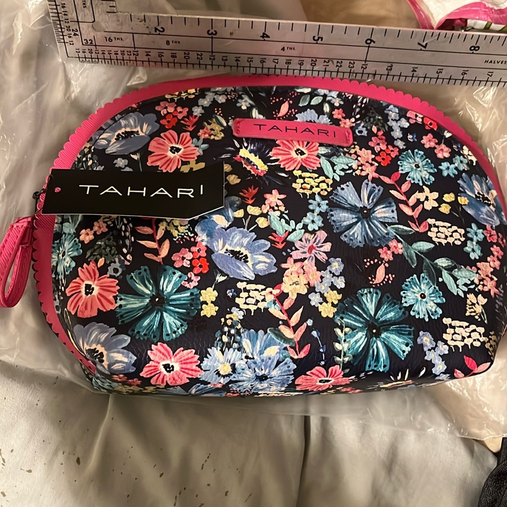 Tahari NEW lavendar dome case pinking bag with multicolor flowers - Picture 2 of 10